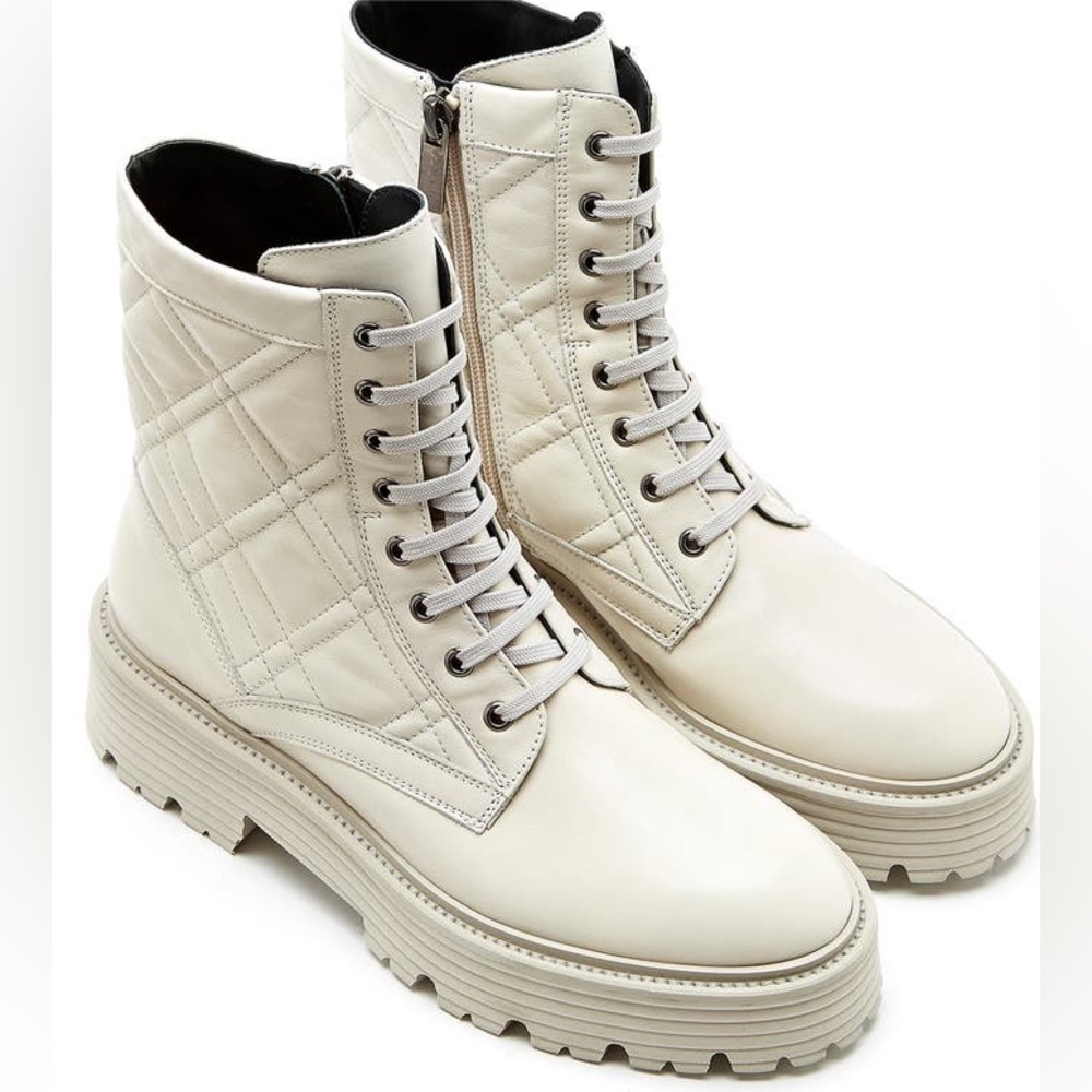 La Canadienne Yasmine Platform Waterproof Combat Boot - Picture 2 of 9